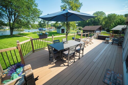 Chain O' Lakes Waterfront Getaway Home