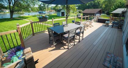 Chain O' Lakes Waterfront Getaway Home