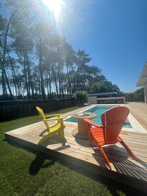 Utomhuspool och uppvärmd pool