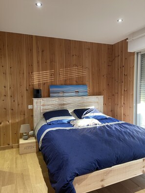3 chambres, fer et planche à repasser, Wi-Fi, draps fournis