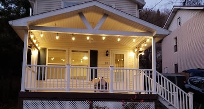 River Front Cottage with Breathtaking view of Allegheny River