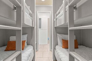 5 bedrooms, iron/ironing board, WiFi, bed sheets