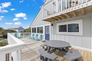 Outdoor dining - “Waterside Wave” - Gulf Trace - Private Pool - Sleeps 14 - 100 Steps to the Gulf - EV Charger - (Santa Rosa Beach)