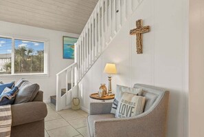 Flat-screen TV, table tennis - “Waterside Wave” - Gulf Trace - Private Pool - Sleeps 14 - 100 Steps to the Gulf - EV Charger - (Santa Rosa Beach)
