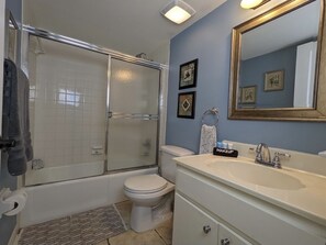 Combined shower/tub, hair dryer, towels, shampoo