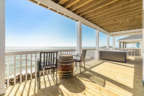 ON THE ROCKS-LUXURY OCEAN FRONT WITH OUTSTANDING UNOBSTRUCTED VIEWS