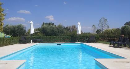 Nice country studio for 2-4p., shared pool, countryside&beach (20 km)