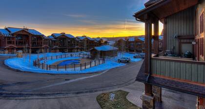 Private Hot Tub - Pool - AC - Hiking & Biking Nearby