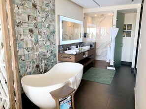 Suihku, hiustenkuivaaja, bidee, pyyhkeet