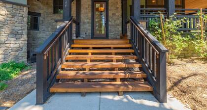 NEW - Truckee Luxury Retreat - Remote Work Friendly - Sleeps 10+