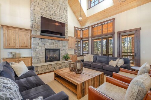 NEW - Truckee Luxury Retreat - Remote Work Friendly - Sleeps 10+