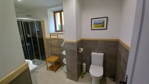Dusche, Haartrockner, Toilettenpapier