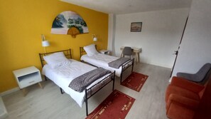 4 Schlafzimmer, Bügeleisen/Bügelbrett, Reisekinderbett, kostenloses WLAN