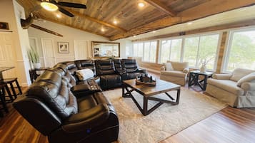 Smart-TV, peis, videospill og bøker