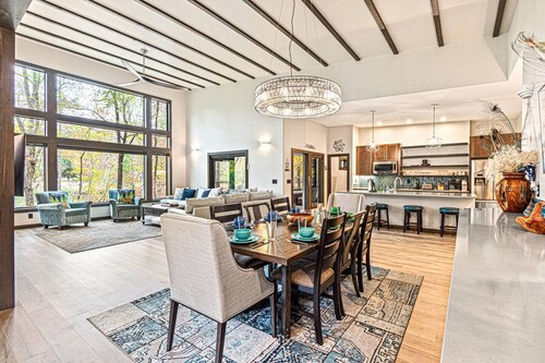 Fancy Pants * Great River Access * Modern * EV Chg