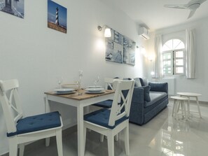 Televisie en een open haard