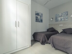 1 slaapkamer, een strijkplank/strijkijzer, wifi, beddengoed