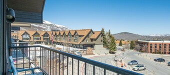 2BR 3BA True Ski in Ski out Condo at Park City......at the base of Mountain!