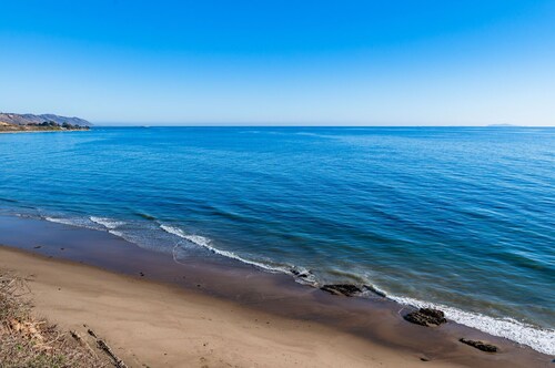 Beachy Bluffs - Luxury townhome in Carpinteria