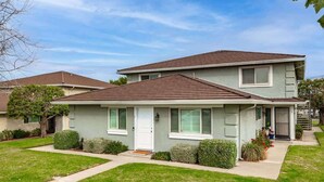 Exterior - Beachy Bluffs (Carpinteria)