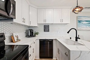 Coffee/tea maker, fridge, microwave, oven