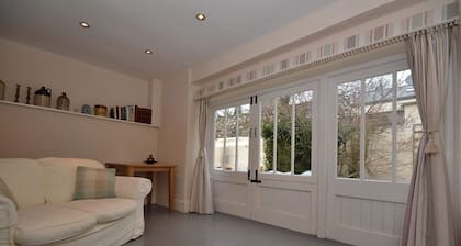 Kings House - a town house that sleeps 12 guests in 6 bedrooms