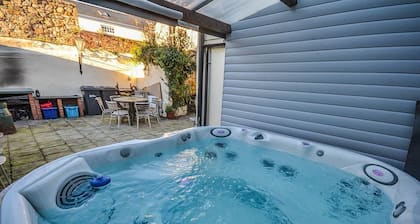 Kings House - a town house that sleeps 12 guests in 6 bedrooms