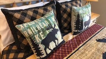 1 slaapkamer, een strijkplank/strijkijzer, gratis wifi, beddengoed