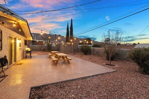 Outdoor dining - Southwestern Modern 4 Bedroom (El Paso)