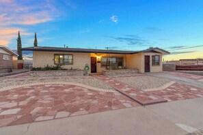 Exterior - Southwestern Modern 4 Bedroom (El Paso)