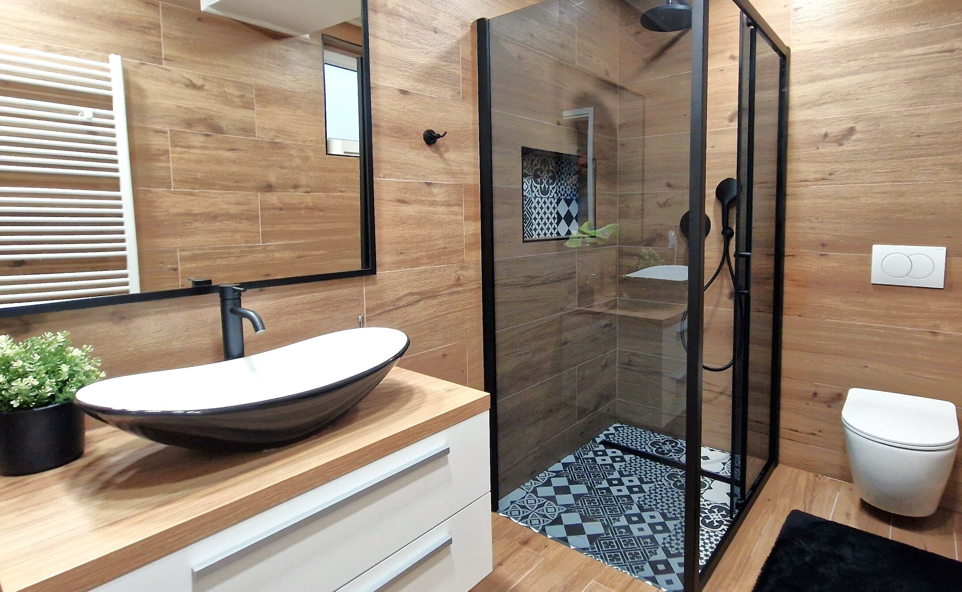 Bathtub, hair dryer, towels, soap