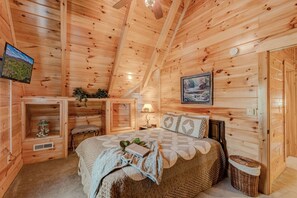 6 bedrooms, desk, iron/ironing board, travel cot