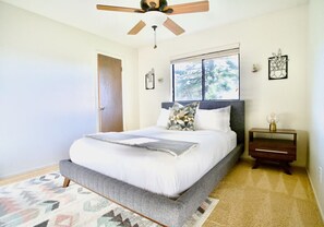 3 室のベッドルーム、アイロン / アイロン台、旅行用ベビーベッド、WiFi (無料)