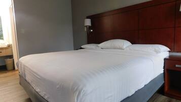Room, 1 King Bed | Free WiFi, bed sheets