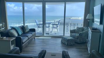 Smart TV, DVD player, mesa de pingue-pongue