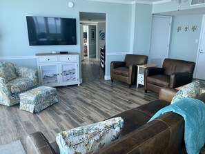 Smart-TV, DVD-Player, Tischtennisplatte