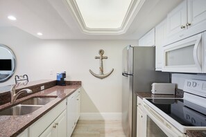 Fridge, microwave, coffee/tea maker, cookware/dishes/utensils - Sundial F406- Fully Equipped Residence (Sanibel)
