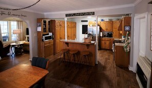 Fridge, microwave, oven, stovetop - The Ramsey House located in the heart of Pangburn  (Pangburn)