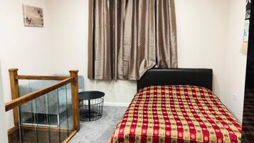 1 slaapkamer, een strijkplank/strijkijzer, gratis wifi, beddengoed