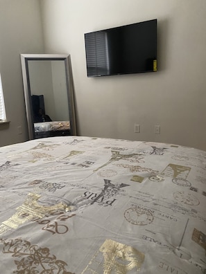 2 bedrooms, iron/ironing board, WiFi, bed sheets