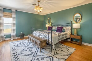 8 bedrooms, desk, iron/ironing board, free WiFi