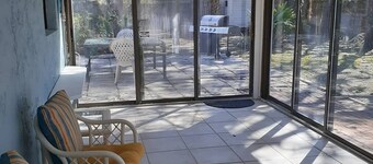 Casa Coquina ~ Walk to Downtown ~ CLEAN, QUIET, SPACIOUS, HUGE PRIVATE YARD