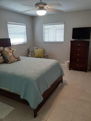 2 bedrooms, desk, iron/ironing board, free WiFi