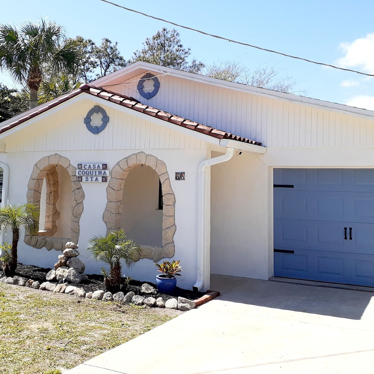 Casa Coquina ~ Walk to Downtown ~ CLEAN, QUIET, SPACIOUS, HUGE PRIVATE YARD