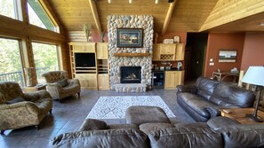 Smart TV, fireplace