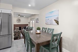 Dining - Hidden Gem Upgraded 4/2 in NW Fresno w RV Parking (Fresno)