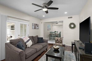 TV - Hidden Gem Upgraded 4/2 in NW Fresno w RV Parking (Fresno)