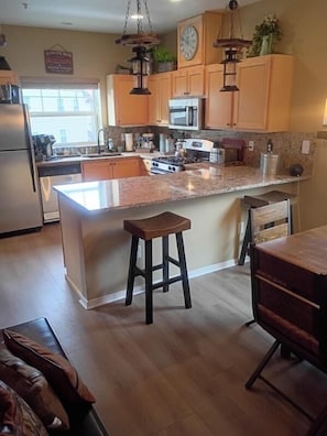 Fridge, microwave, oven, stovetop - In the resort of Collins Lake Next 2Pool, Spas, Sauna Ski Shuttle Across Street (Government Camp)