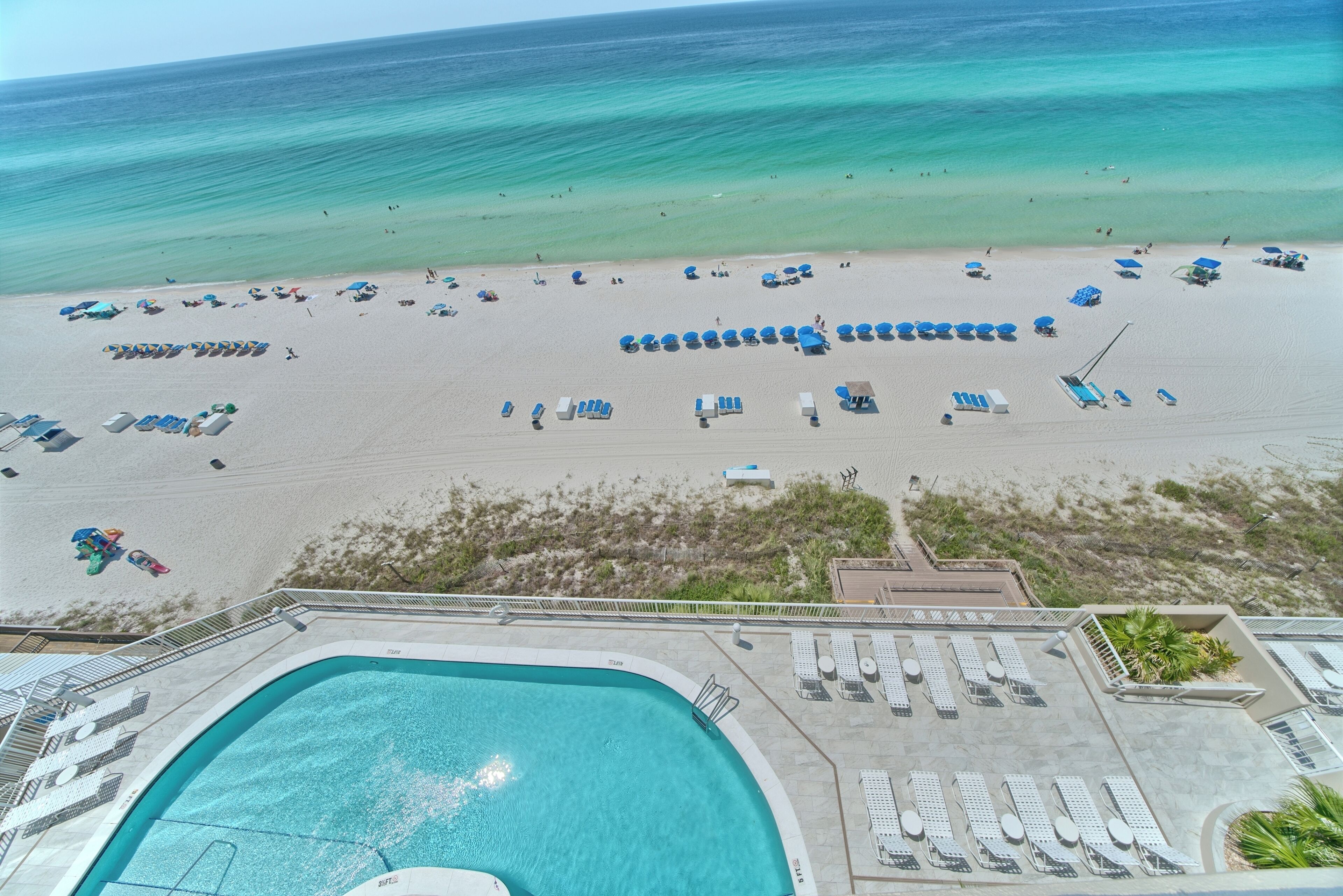 Plage, chaises longues