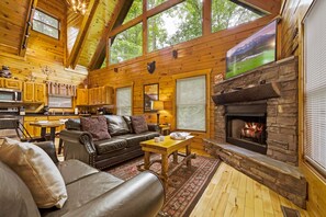 Smart TV, fireplace, video games - Theater Room, Game Room, Location, and Hot Tub!! (Sevierville)